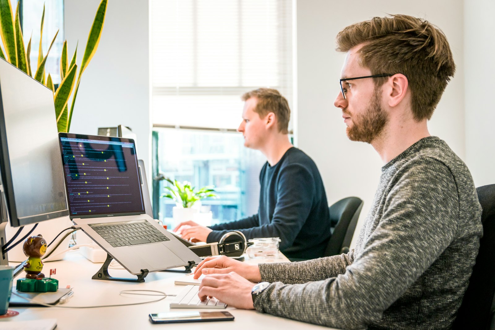 Tool AI Coding Unlimited untuk Startup: Menjaga Kecepatan Rilis Tanpa Bottleneck